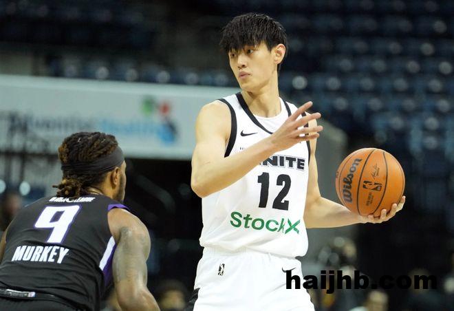 曾凡博签篮网，跑龙套还是真有戏？