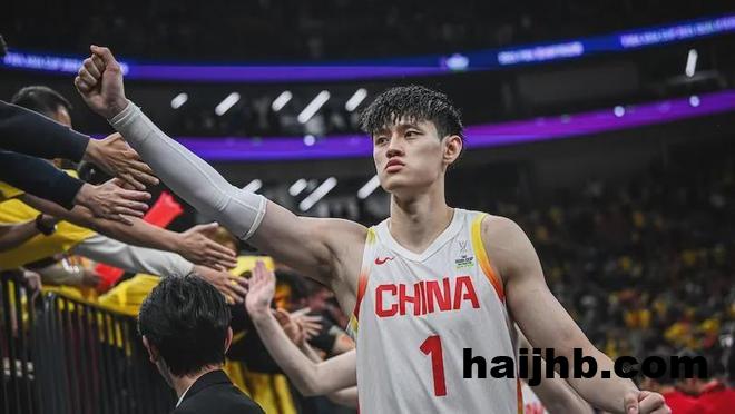 曾凡博签篮网，跑龙套还是真有戏？