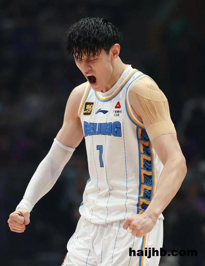 曾凡博签篮网，跑龙套还是真有戏？